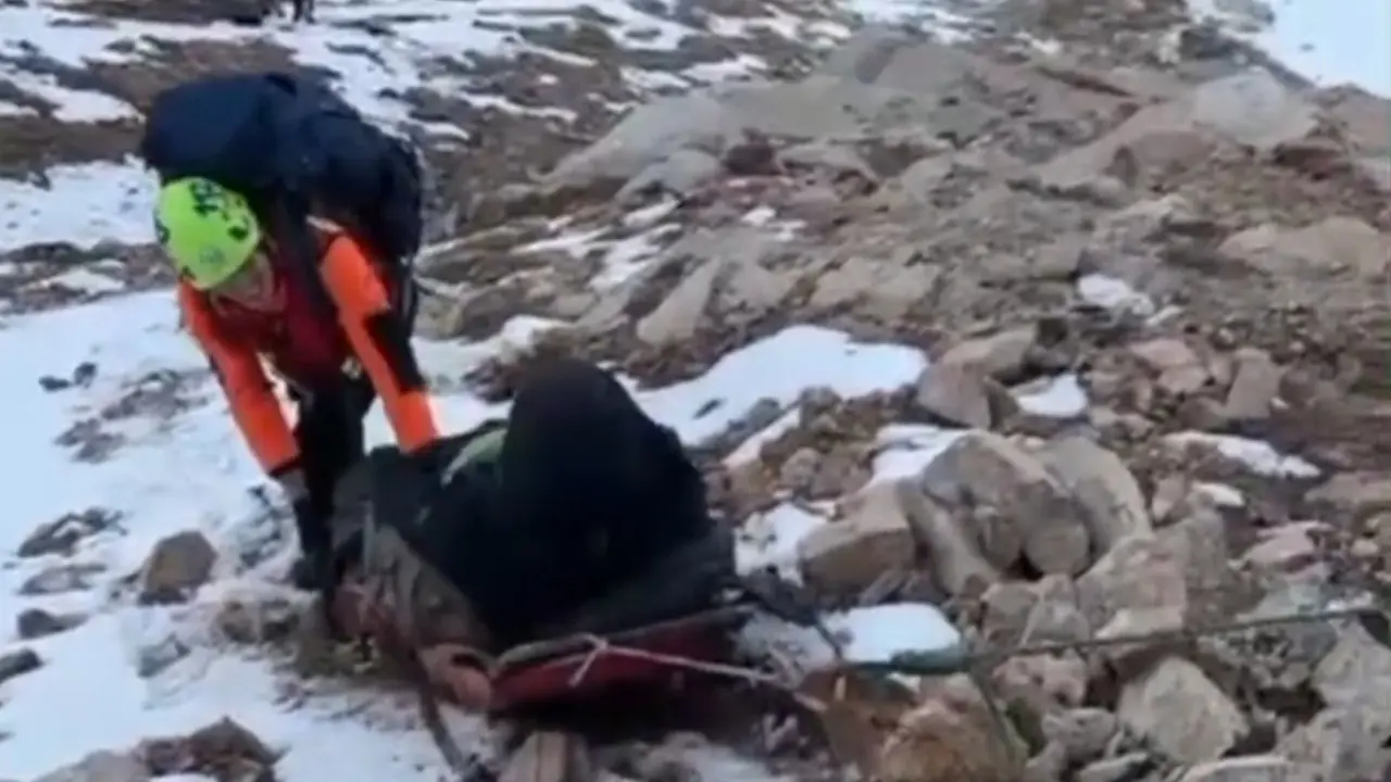 В горах Алматы спасатели МЧС эвакуировали пострадавшего бельгийца