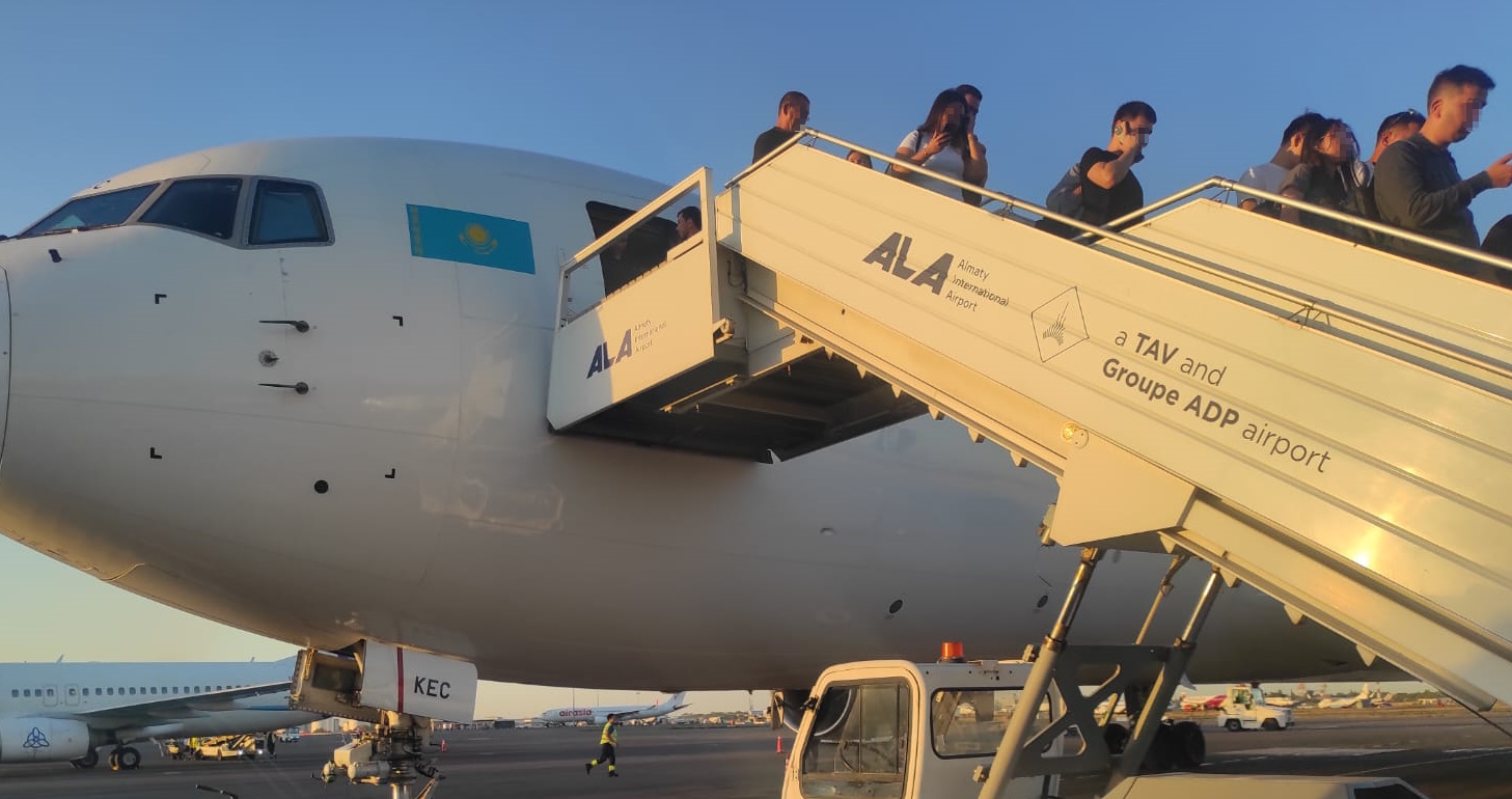 Как Air Astana пыталась отправить  сотни пассажиров на неисправном самолете