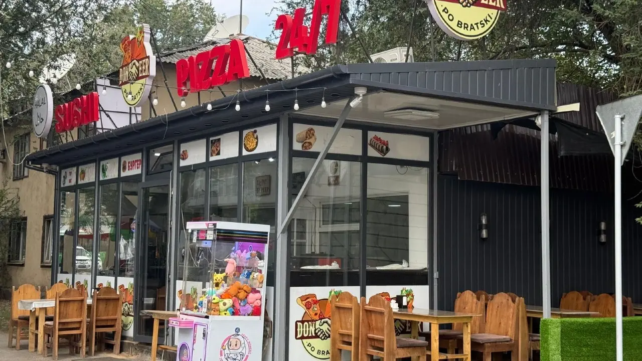 В Алматы демонтировали незаконную пристройку к кафе