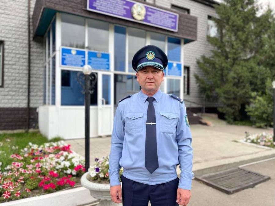 В СКО полицейский находящийся на отдыхе спас двух утопающих