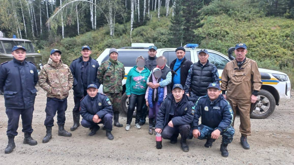 В ВКО полицейские нашли пропавших грибников