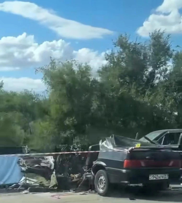 На трассе в ЗКО один человек погиб в страшной аварии