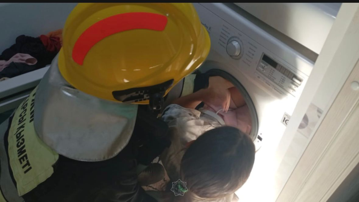 Девочка застряла в стиральной машинке в Риддере