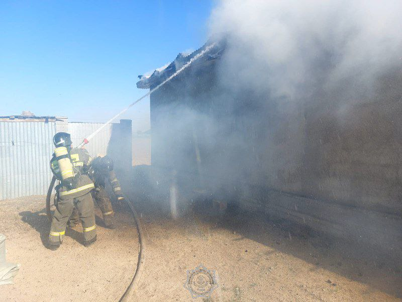 Два газовых баллона вынесли из огня в Алматинской области