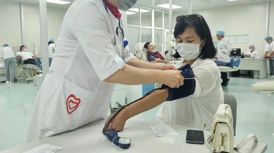 Шымкентские доноры сдали кровь в честь 30-летия Конституции