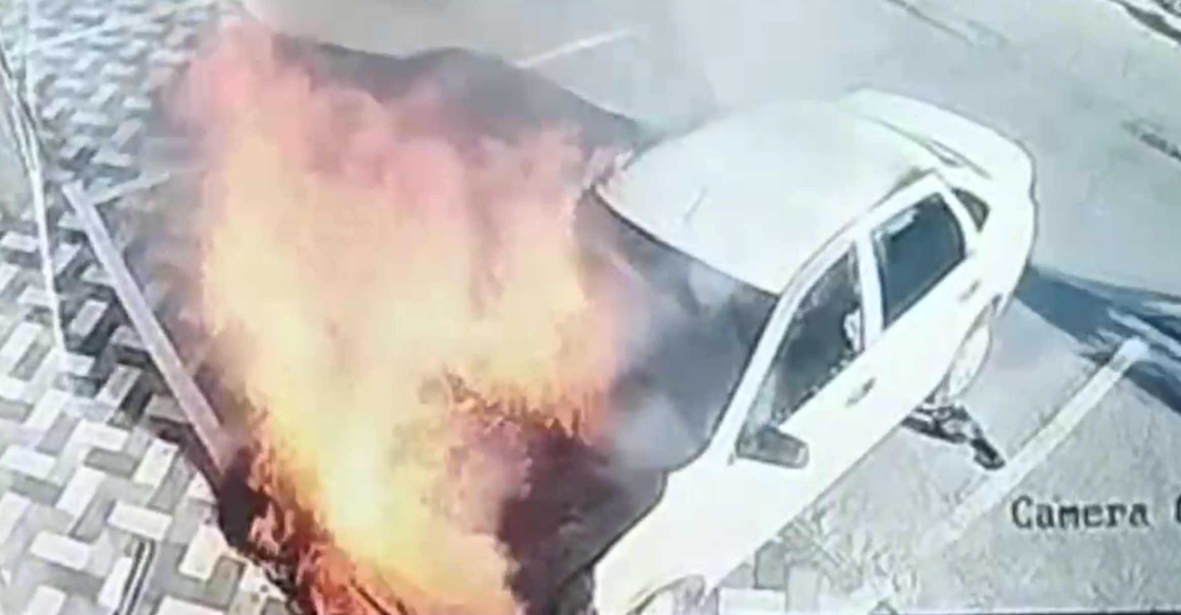 Горящий автомобиль потушили в Шымкенте