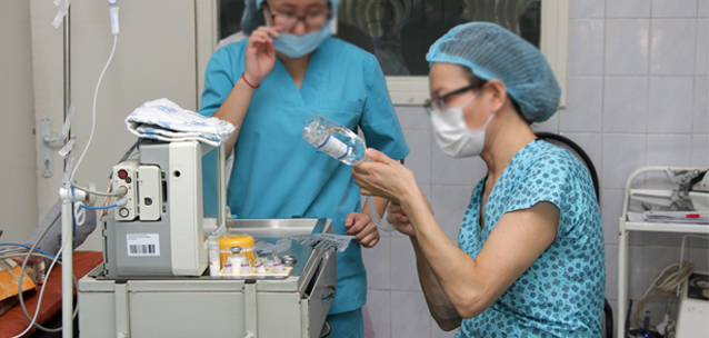 «Капризы поместите в отверстия»: врач заступился за медсестер