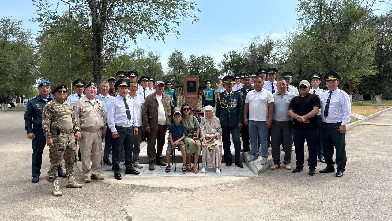 Погибшему в Ираке герою-миротворцу открыли памятник в Алматинской области