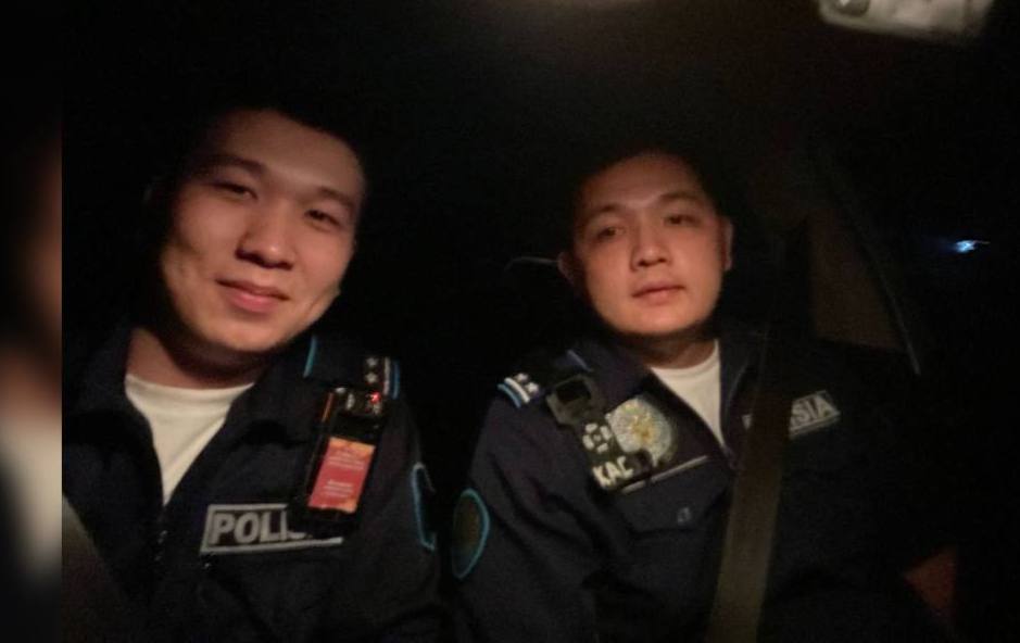 Женщину, пытавшуюся спрыгнуть с балкона, спасли актюбинские полицейские