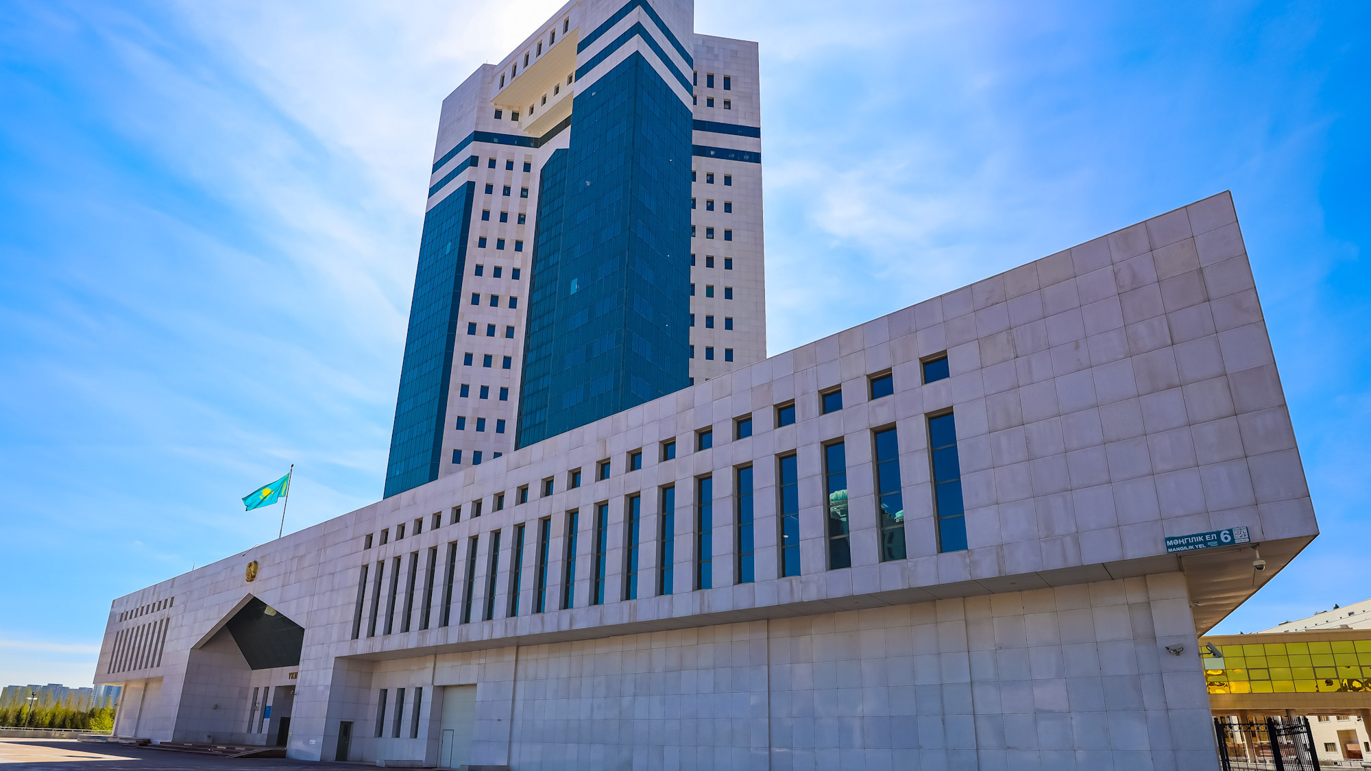 Государственные взносы за льготные категории граждан обеспечат рост финансирования медицины на 289 млрд тенге к 2030 году – реализация Послания-2024