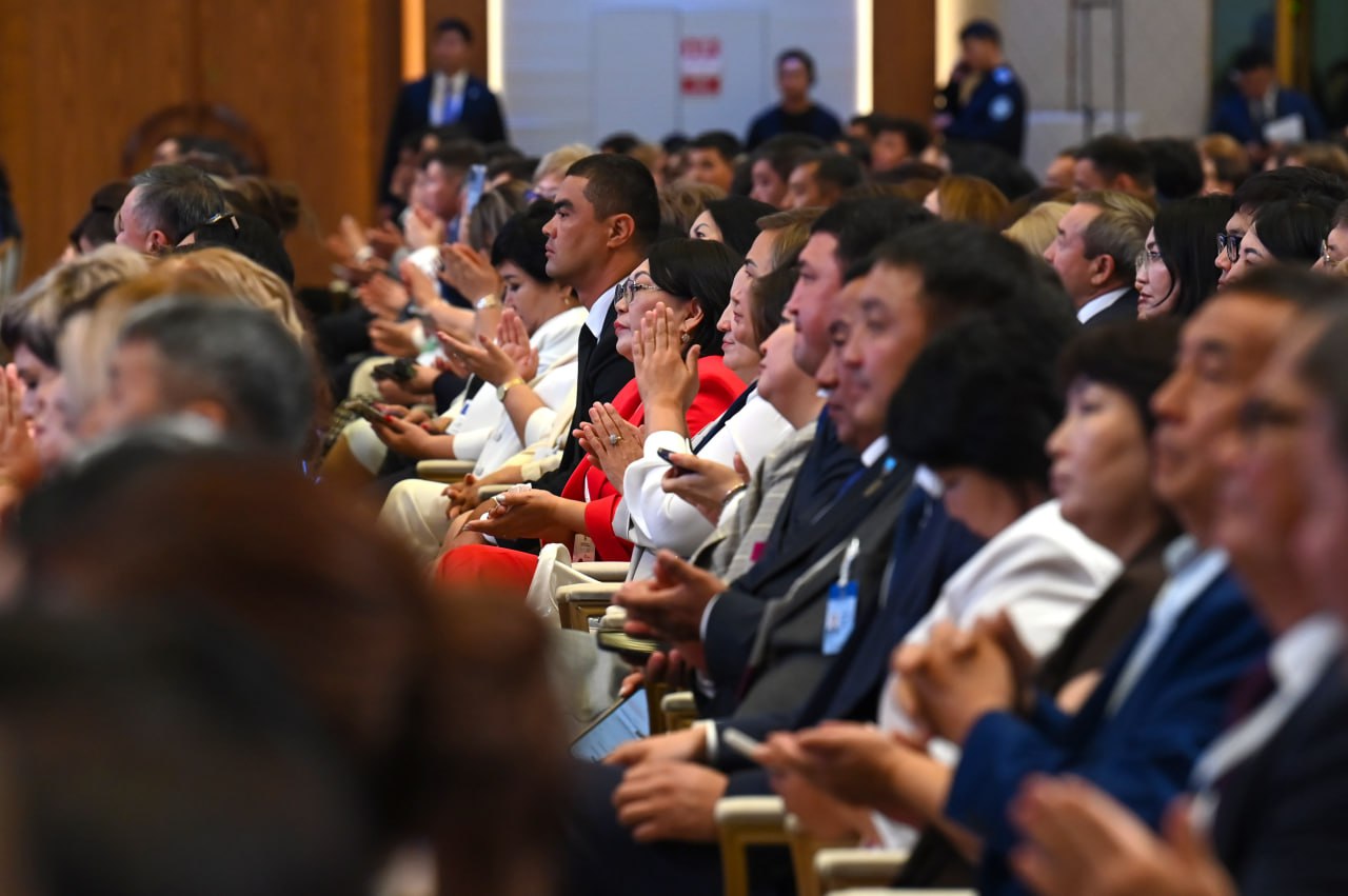 Президент предложил внести поправки в Закон «О статусе педагога» для защиты прав учителей