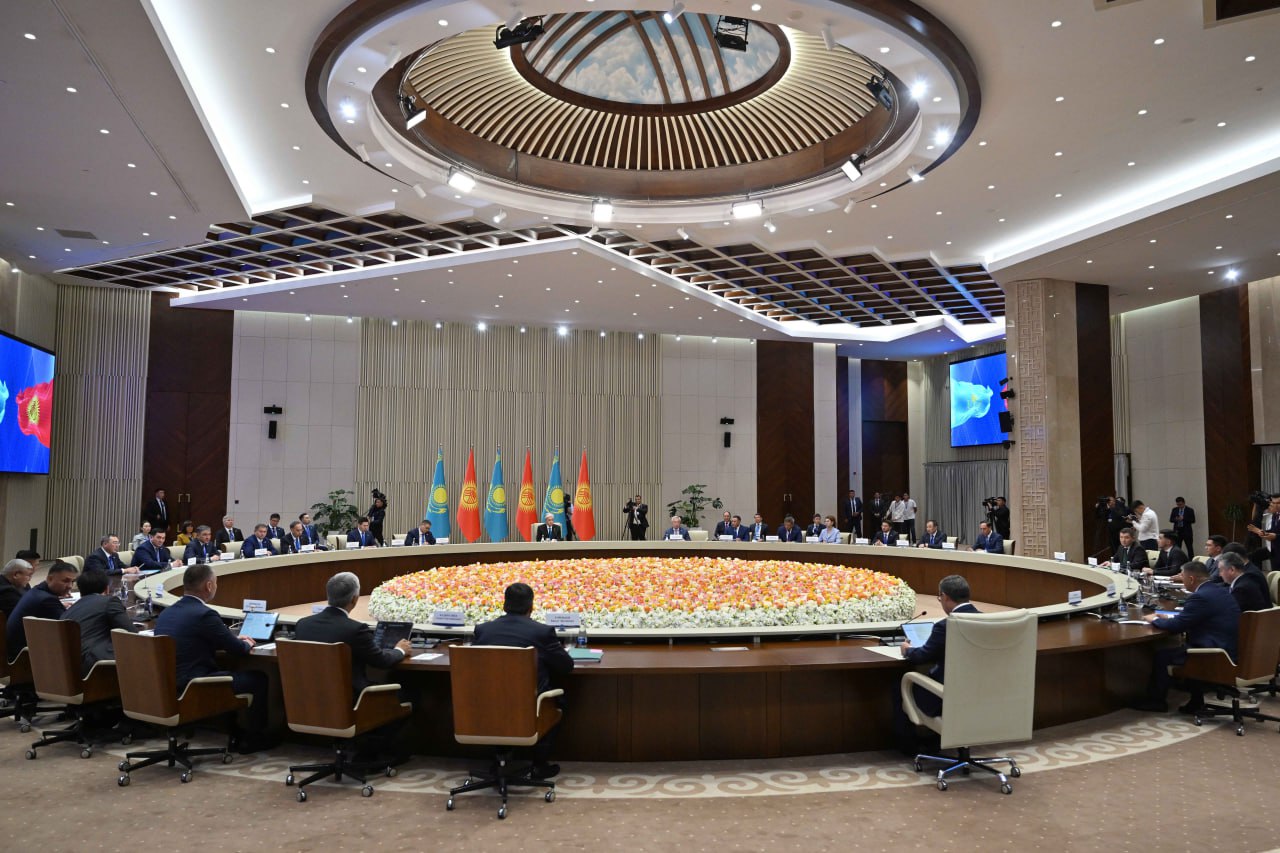 Касым-Жомарт Токаев и Садыр Жапаров приняли участие в заседании Высшего межгосударственного совета Казахстана и Кыргызстана