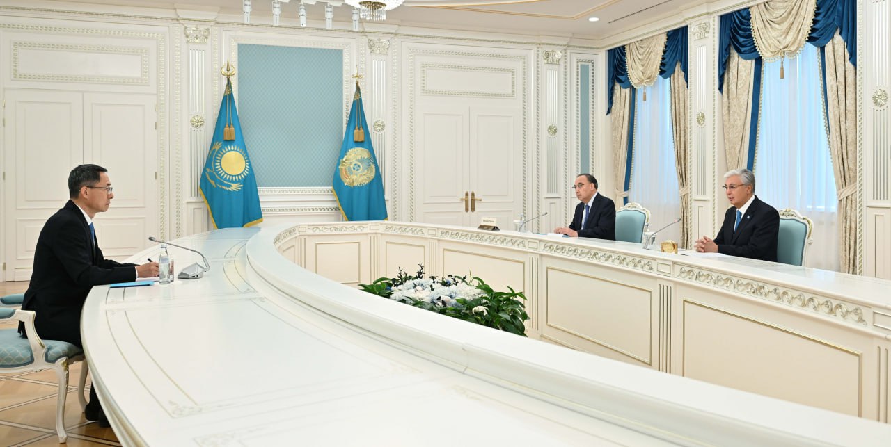 Глава государства принял посла КНР в Казахстане