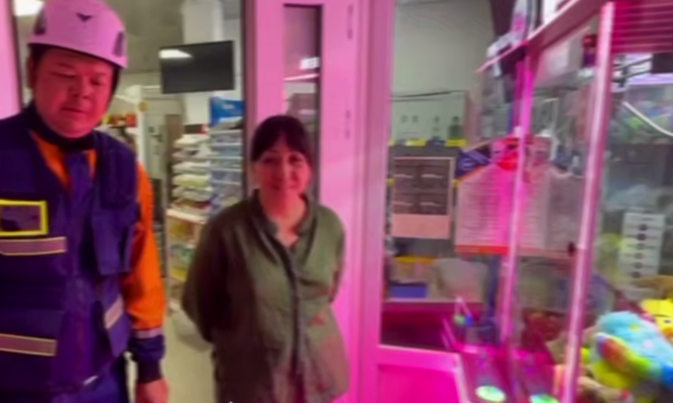 Змею извлекли из игрового автомата в Конаеве