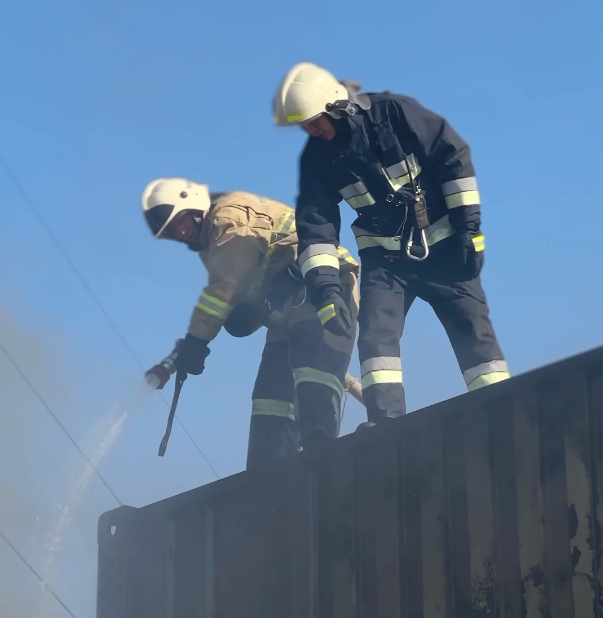 Пожар произошел на барахолке в Алматы