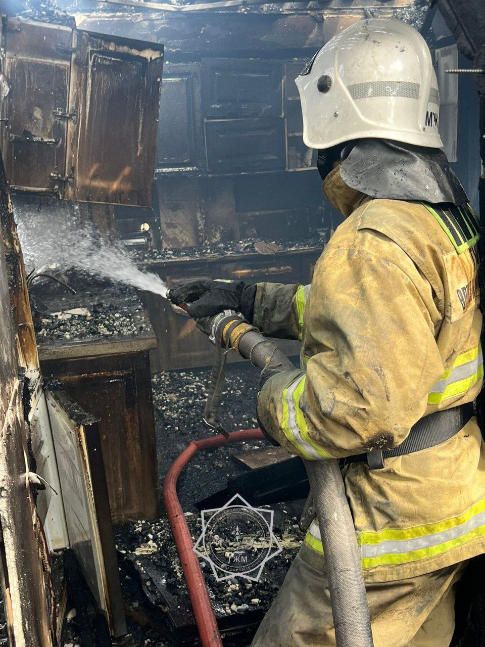 В Алматы произошло горение 2-х этажного частного дома