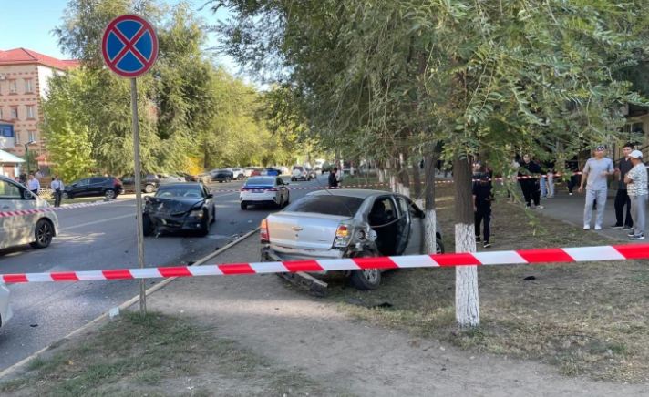 В центре Уральска произошло столкновение двух иномарок: пострадавшая женщина скончалась в больнице