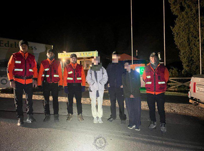 Троих человек спасли в горах Заилийского Алатау