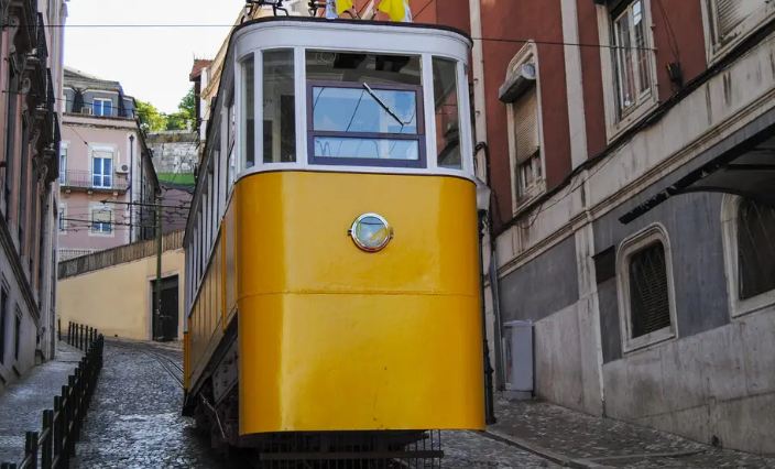 Португальские власти назвали возможную причину трагедии, унёсшей жизни 16 человек