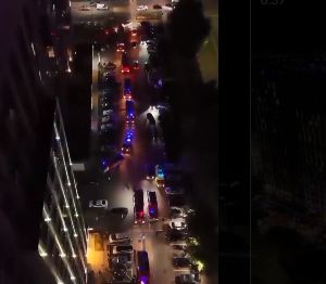 В Караганде сотрудники МЧС из-за задымления в доме эвакуировали более 30 человек