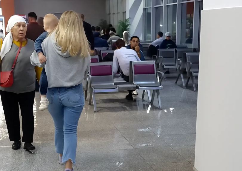 Из-за дождя в Актау подтопило аэропорт и современный спортобъект