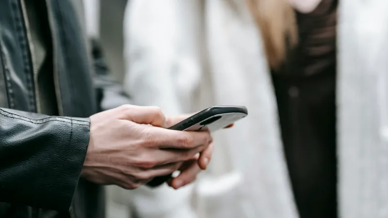 К казахстанцам обратились из-за SIM-карт