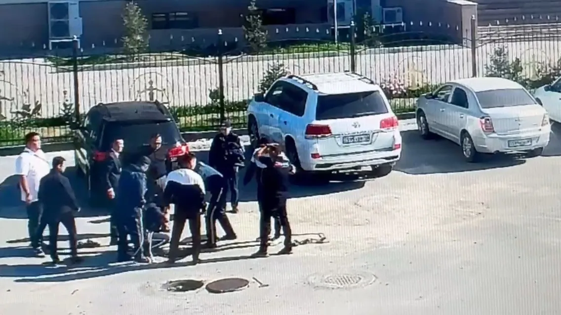 В Семее рабочие оказались в смертельной ловушке под землей