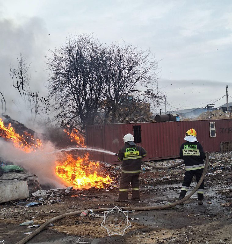 В Алматинской области продолжают тушить возгорание на полигоне твёрдых бытовых отходов