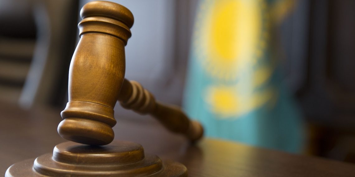 Суд в Астане обязал акимат выдать жилье женщине, прожившей в аварийном доме свыше 40 лет