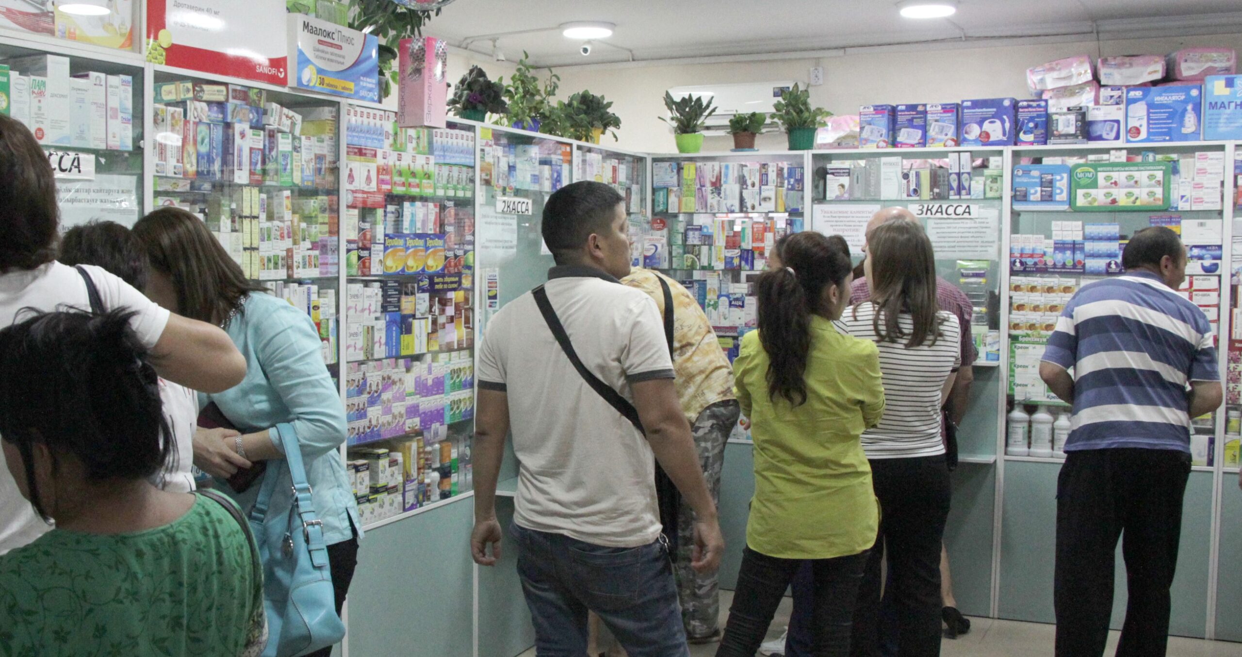 Чаще всего казахстанцы покупают спирт в аптеках