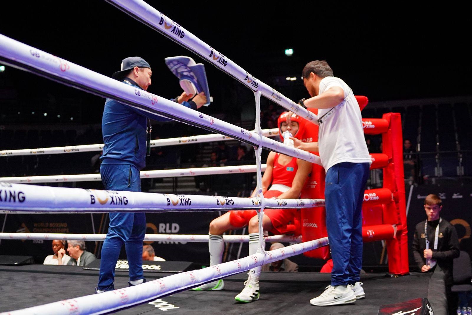 Казахстанка деклассировала соперницу на старте чемпионата мира по боксу