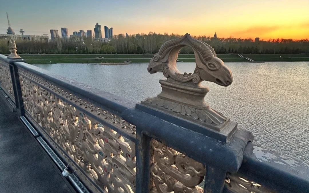 На мосту Марал в Астане начался ремонт деформационного шва