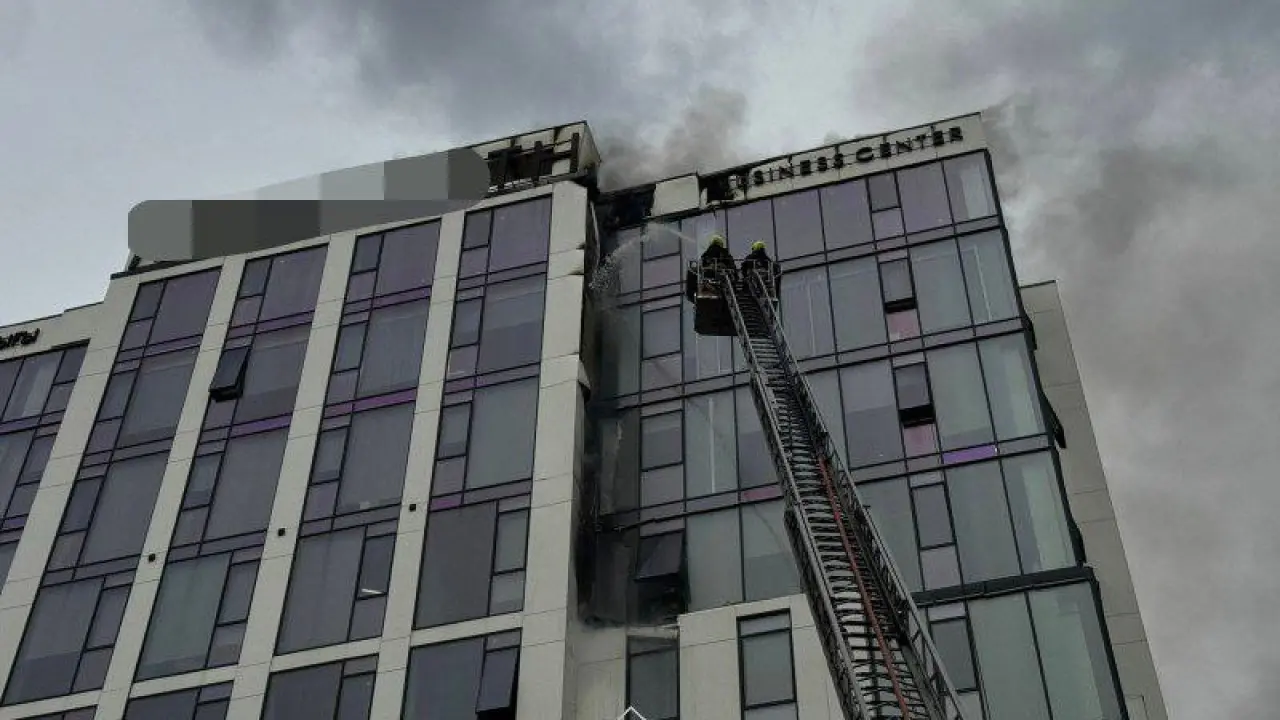 В Астане горел 10-этажный бизнес-центр