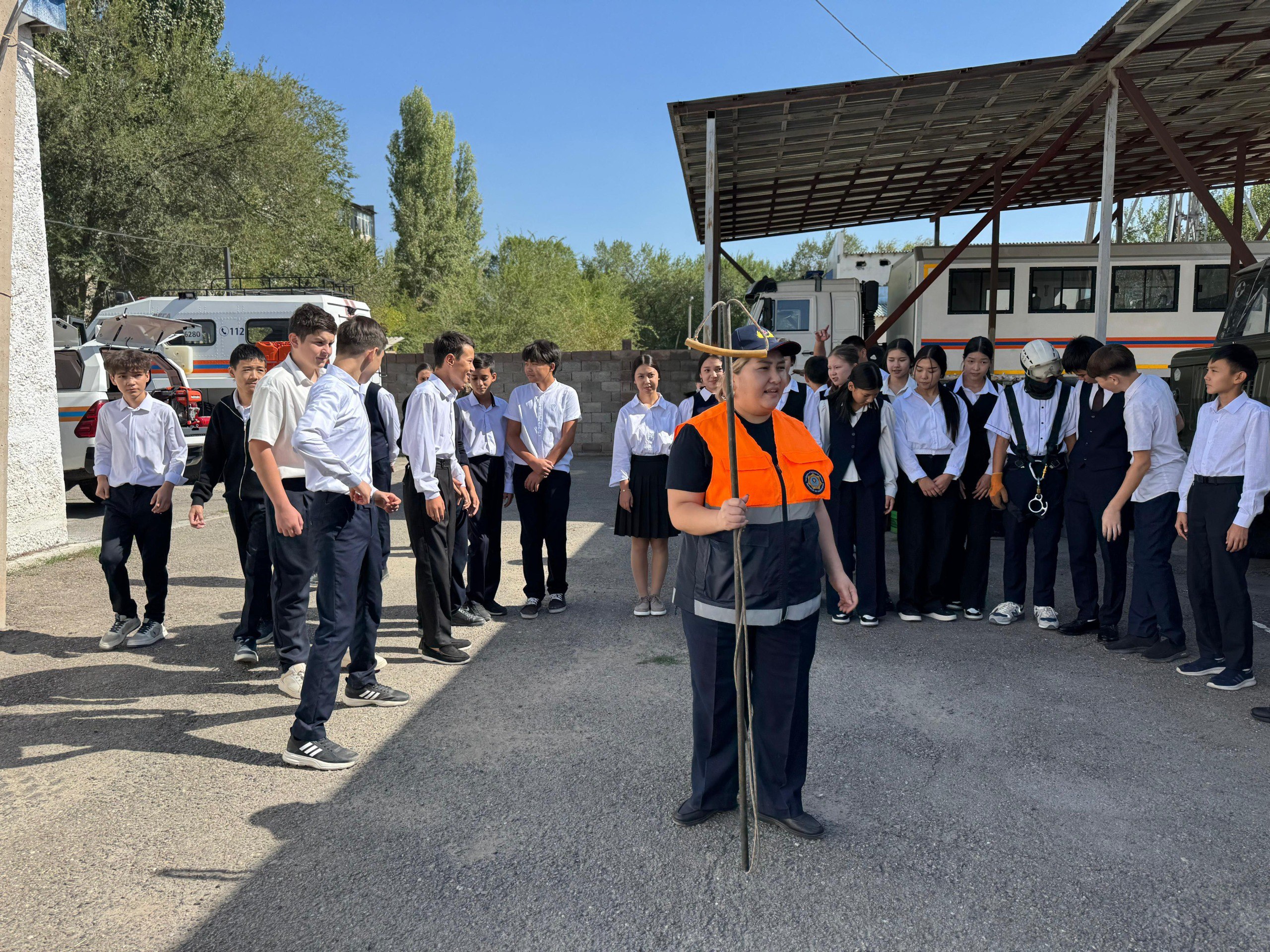 Школьники Тараза узнали правду о профессии спасателя