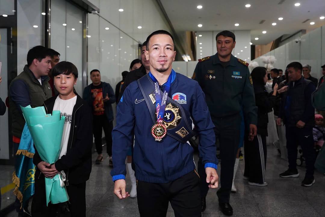 Казахстан взял золото на ЧМ по борьбе: главный тренер остался недоволен результатом