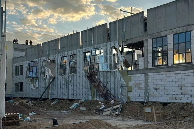 В Атырауской области обрушилась крыша строящейся комфортной школы