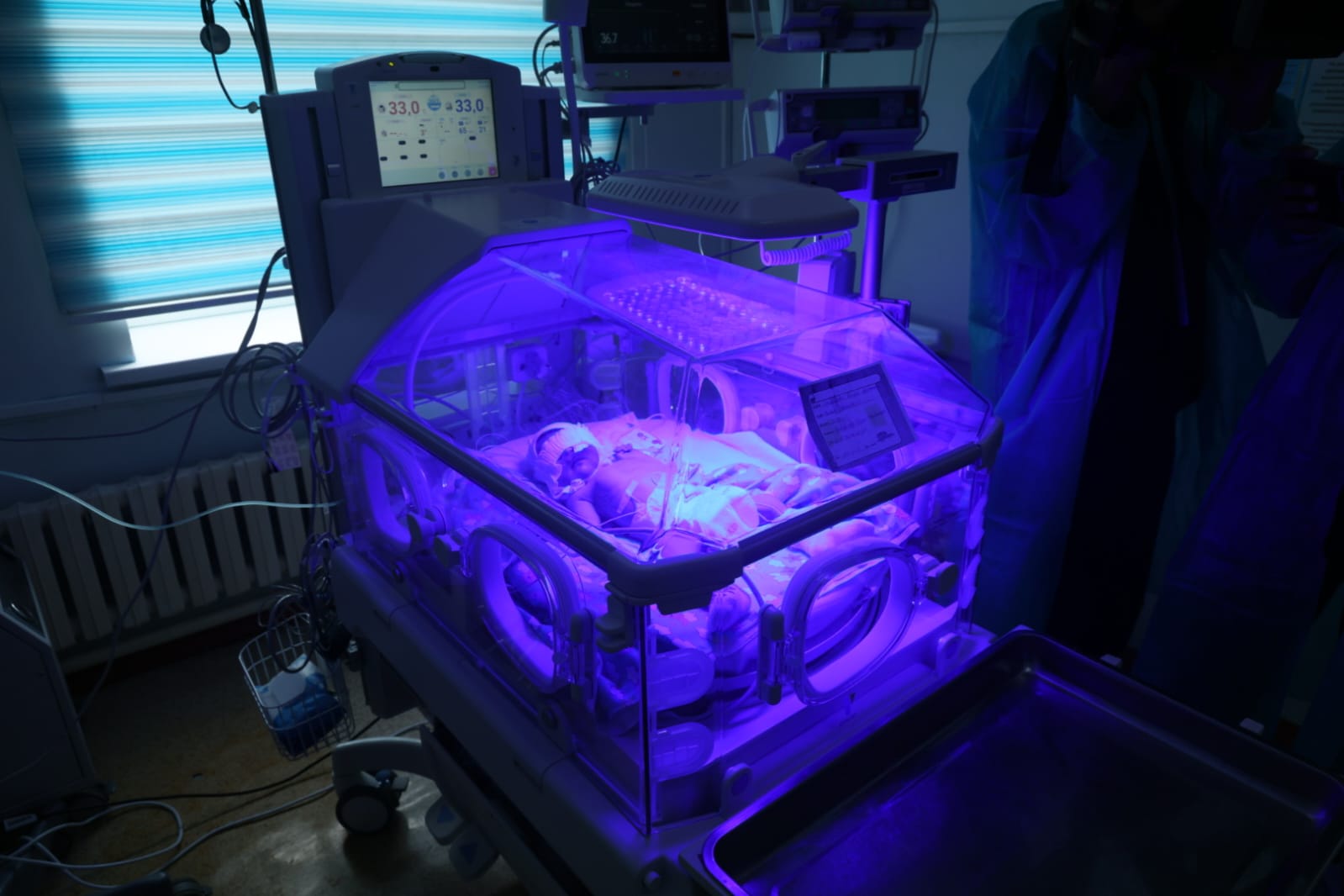 Роддом Жаркента получил полный комплект реанимационного оборудования для новорожденных