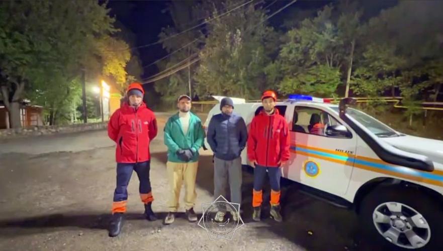 Спасатели МЧС эвакуировали двух граждан Индии