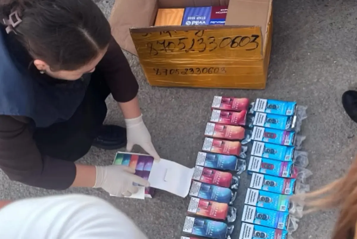 Жительницу Мангистауской области задержали с партией контрабандных вейпов