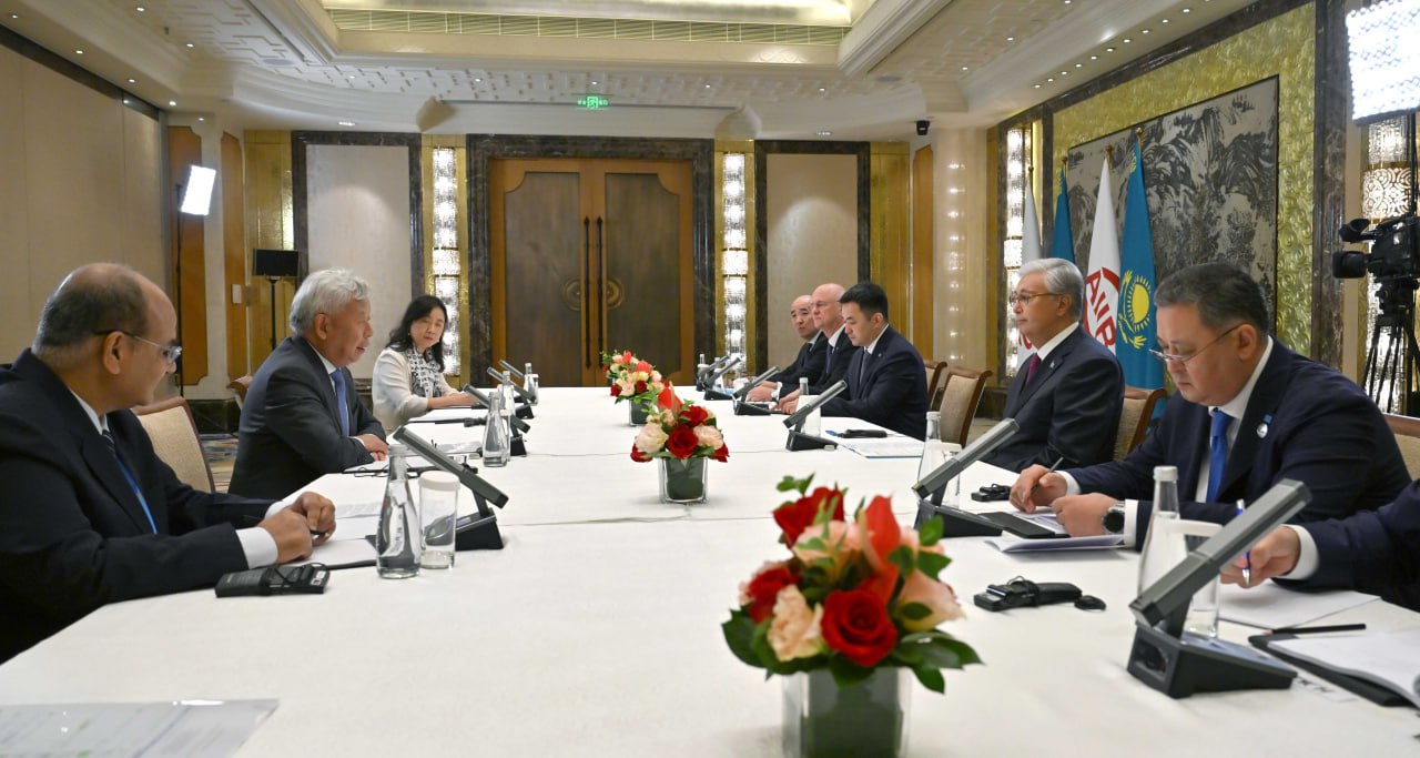 Токаев встретился с президентом Азиатского банка инфраструктурных инвестиций