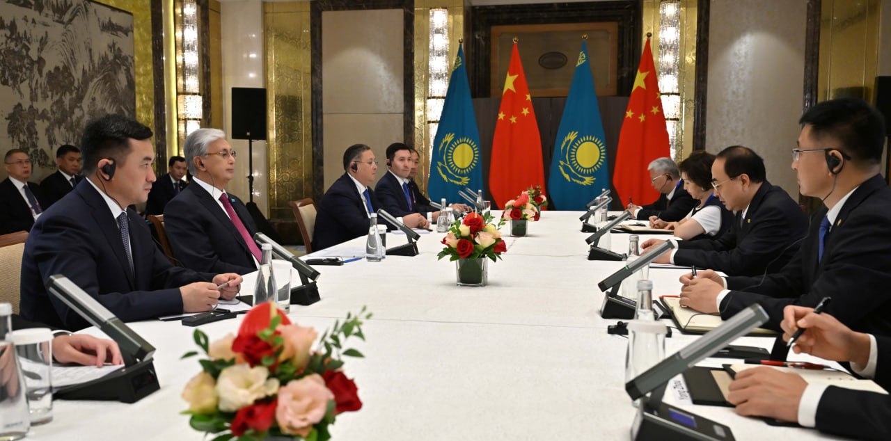 Главы государства принял председателя совета директоров CRRC Сунь Юнцая