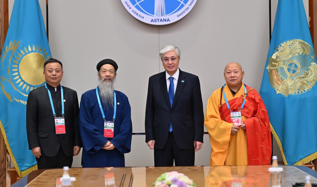 Глава государства провел встречу с делегацией из Китая