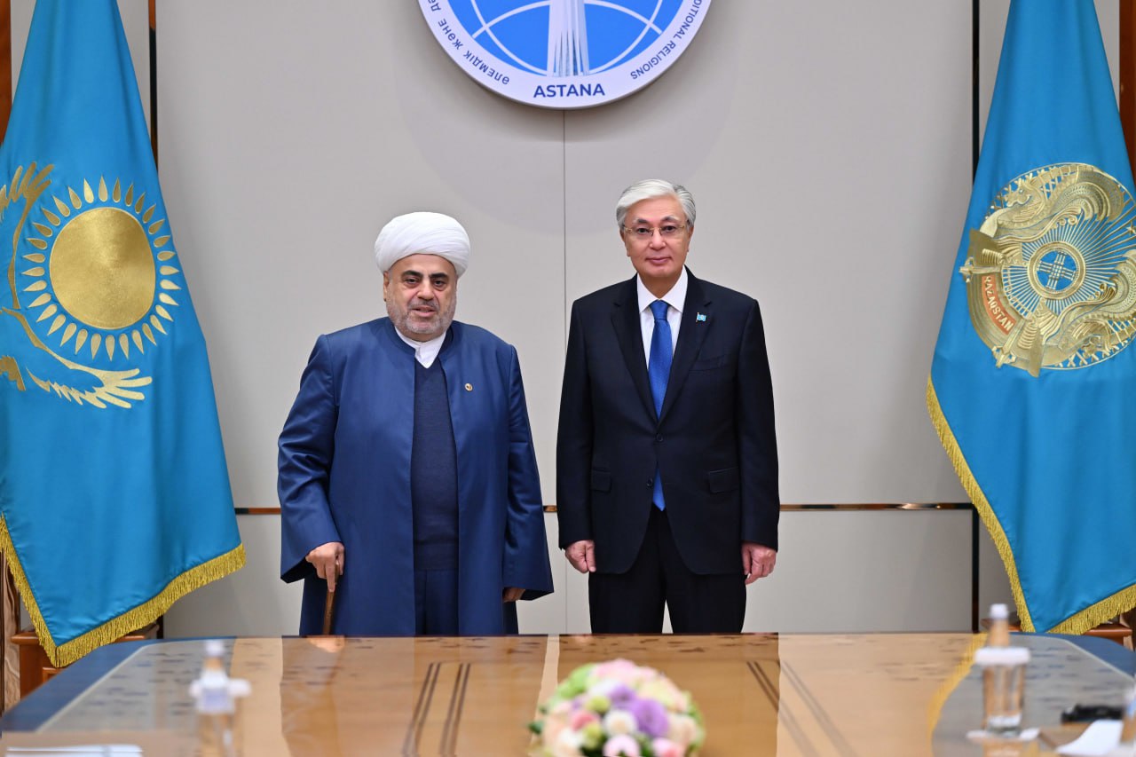 Глава государства принял председателя управления мусульман Кавказа Шейх-Уль-Ислама Аллахшукюра Пашазаде