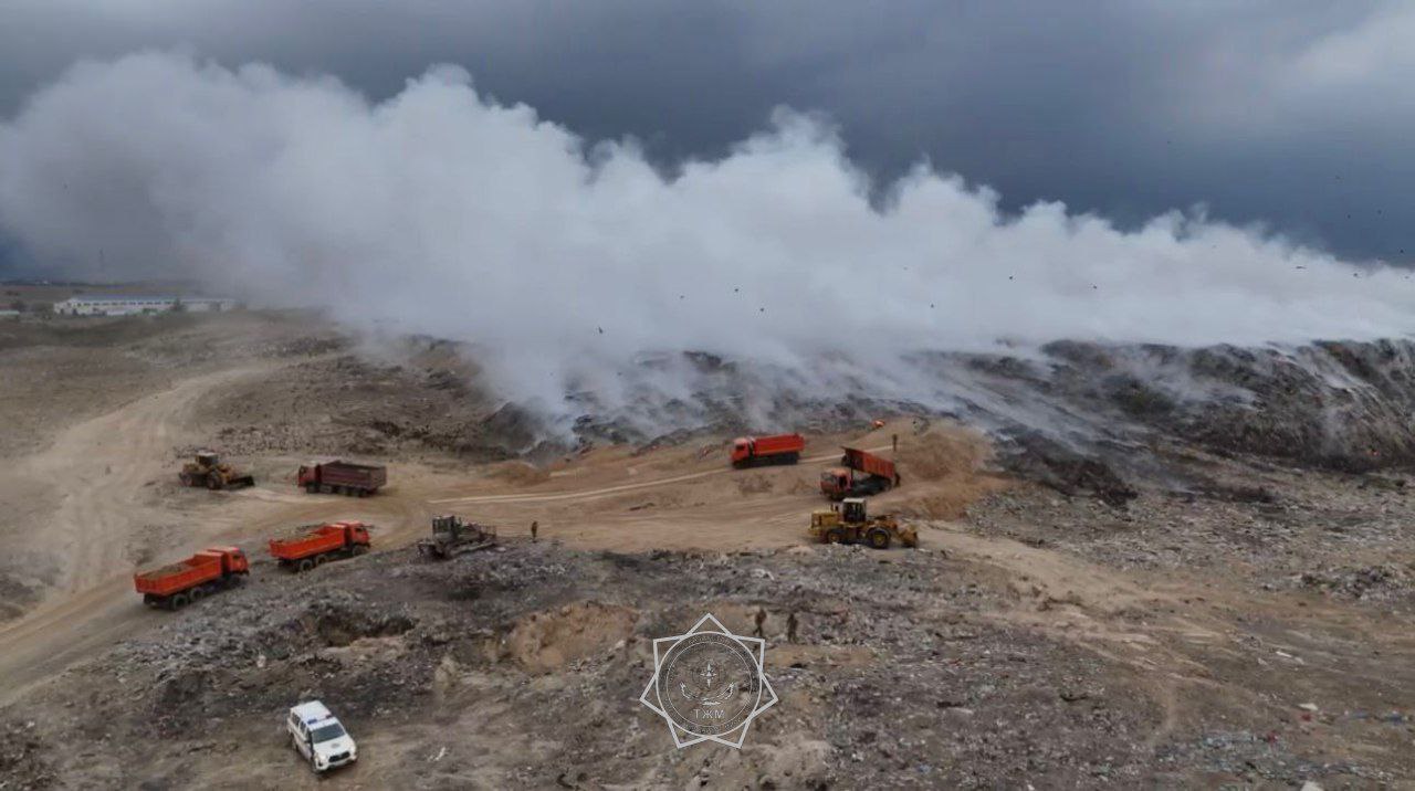 Локализован пожар на свалке в Алматинской области