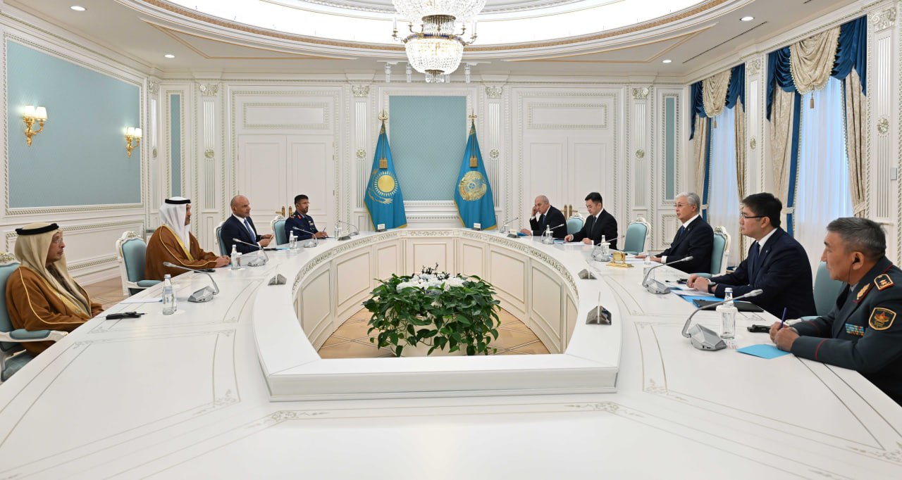 Токаев принял государственного министра по делам обороны ОАЭ Мухаммеда бен Мубарака Фаделя Аль-Мазруи