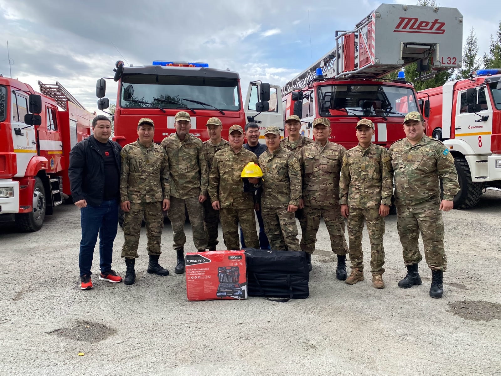 Смывая многолетнюю сажу водой