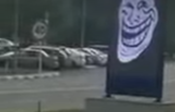 Костанайский школьник взломал уличный LED-экран для показа мемов