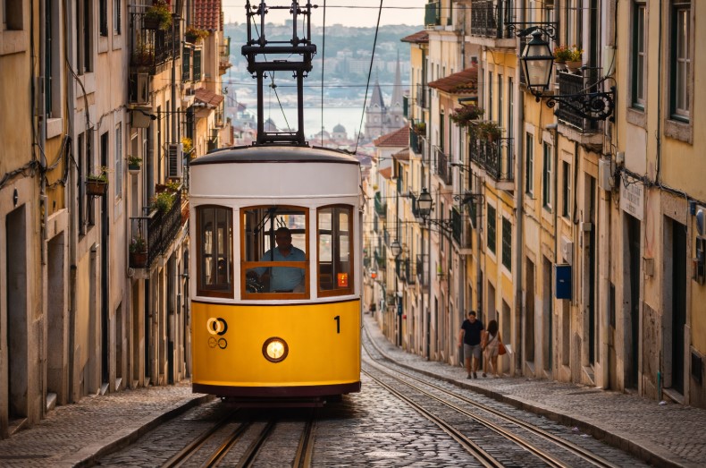 Португальские власти назвали возможную причину трагедии, унёсшей жизни 16 человек