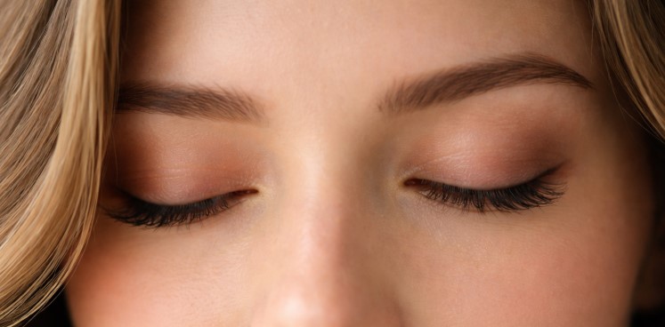 Учёные подсчитали, сколько времени за жизнь мы тратим на моргание