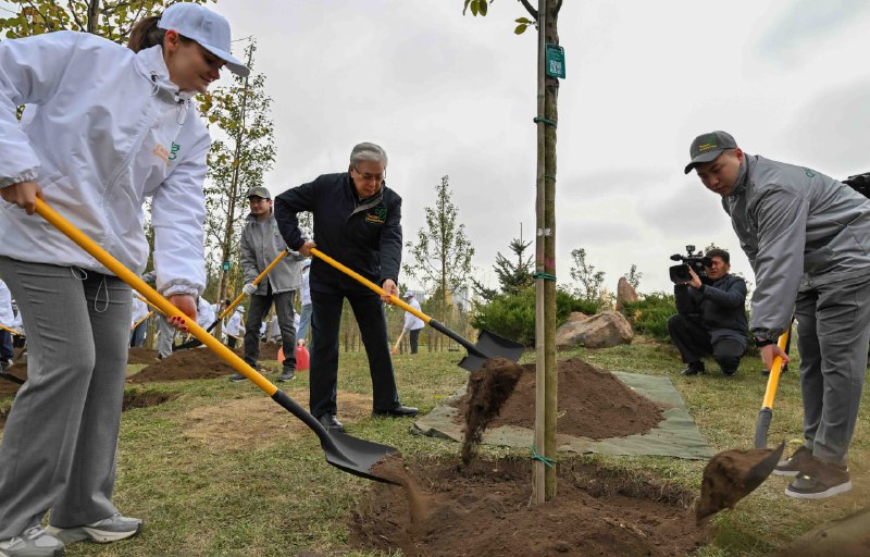 Касым-Жомарт Токаев принял участие в экологической акции «Таза Қазақстан»